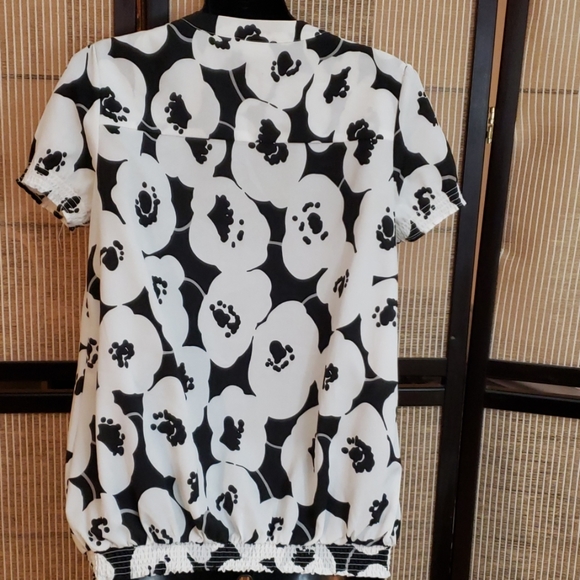 New York &Co short sleeve blouse - Picture 2 of 2